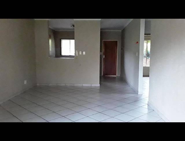 2 BEDROOM TOWNHOUSE FOR SALE IN AMBERFIELD GLEN
